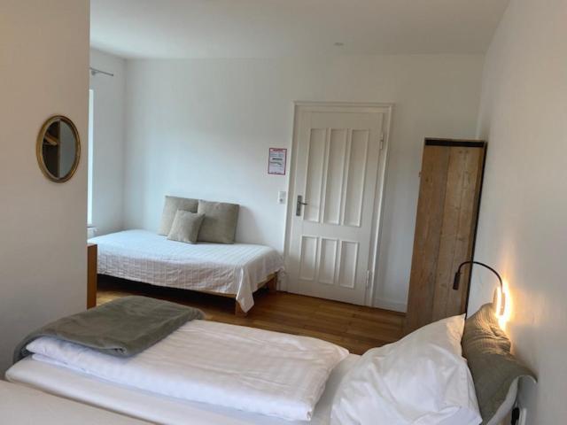 Dreibettzimmer mit eigenem Bad